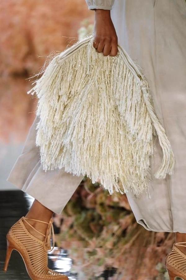 4 kiểu túi mà tín đồ thời trang khao khát có được từ new york fashion week 2018 - 7