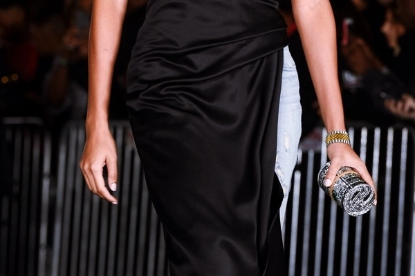 4 kiểu túi mà tín đồ thời trang khao khát có được từ new york fashion week 2018 - 9