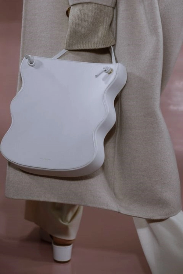4 kiểu túi mà tín đồ thời trang khao khát có được từ new york fashion week 2018 - 11