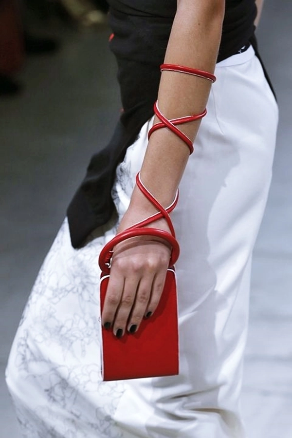 4 kiểu túi mà tín đồ thời trang khao khát có được từ new york fashion week 2018 - 12
