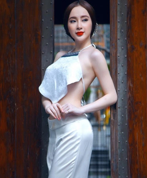 Angela phương trinh công phá showbiz bằng gu thời trang khoe siêu vòng 3 nhiều đến phát ngán - 3