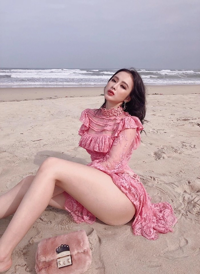 Angela phương trinh công phá showbiz bằng gu thời trang khoe siêu vòng 3 nhiều đến phát ngán - 6