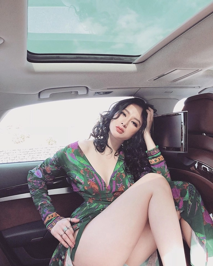 Angela phương trinh công phá showbiz bằng gu thời trang khoe siêu vòng 3 nhiều đến phát ngán - 8
