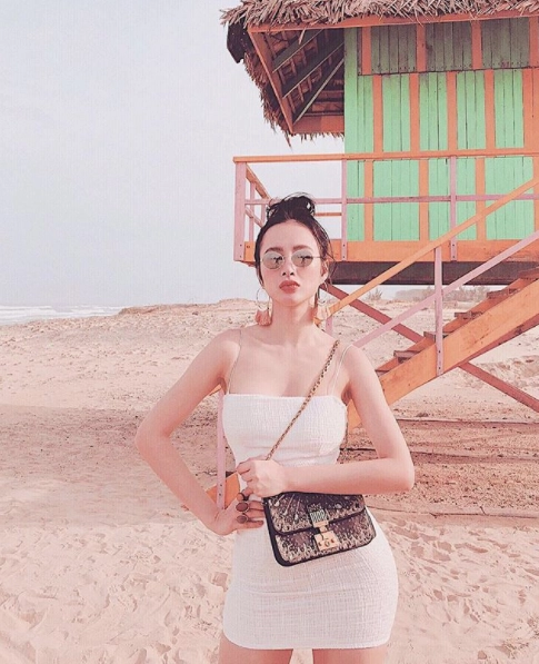 Angela phương trinh công phá showbiz bằng gu thời trang khoe siêu vòng 3 nhiều đến phát ngán - 10