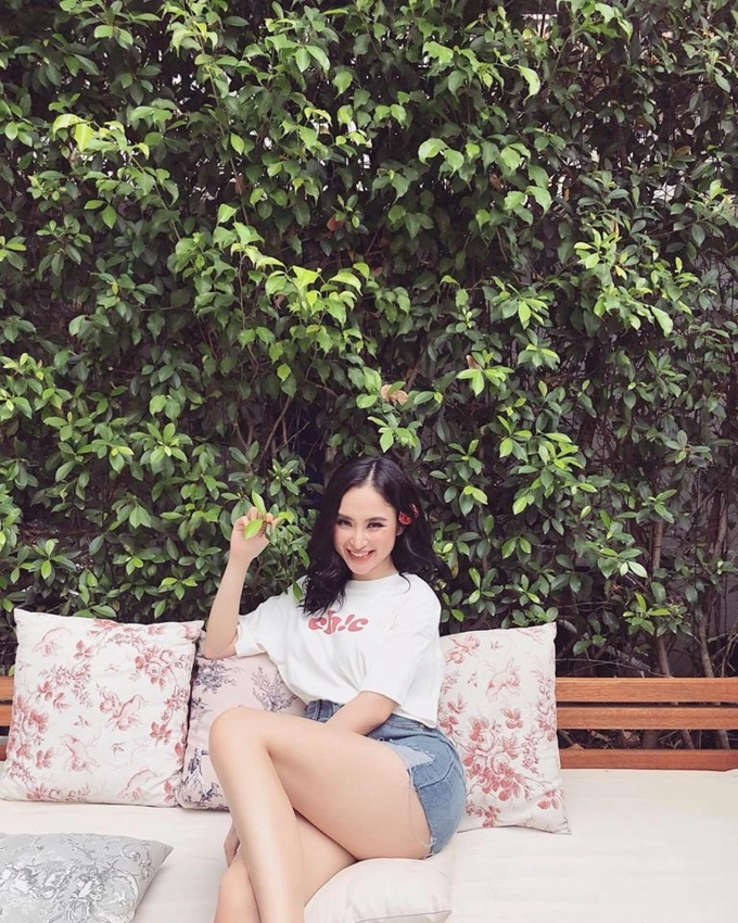 Angela phương trinh công phá showbiz bằng gu thời trang khoe siêu vòng 3 nhiều đến phát ngán - 15