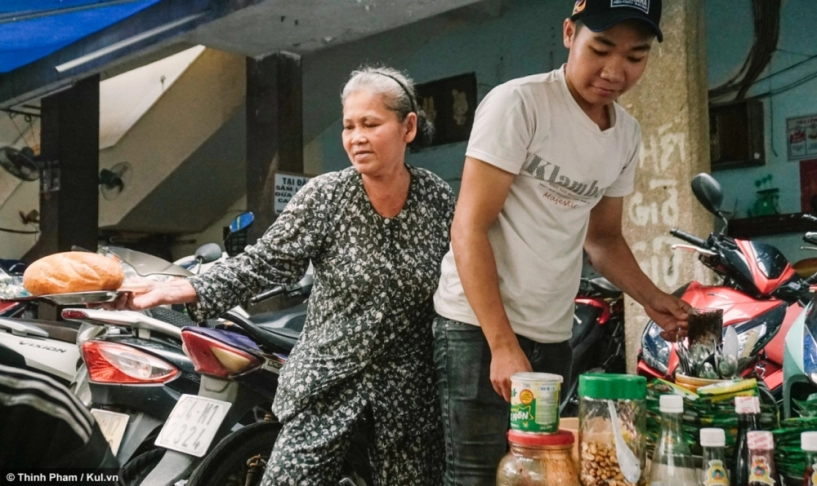 Bạn trẻ sài thành đã thử ăn bánh mì chấm ca cao đá của bà tám chưa - 3