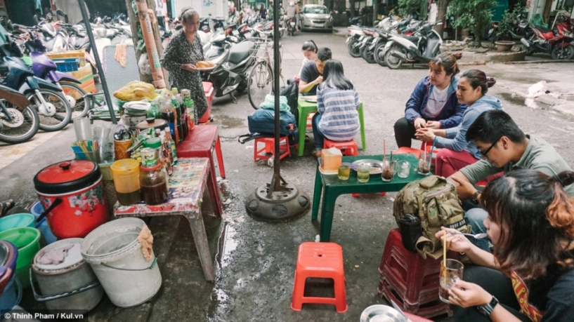 Bạn trẻ sài thành đã thử ăn bánh mì chấm ca cao đá của bà tám chưa - 13