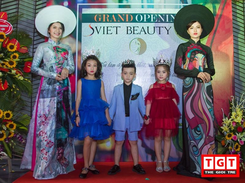 Bắt gặp linh ka cực thân thiết bên chi bé dự sự kiện - 6