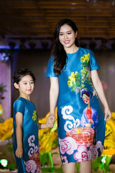 Bất ngờ thấy nguyệt phía trước là bầu trời tự tin sải bước trên sàn catwalk - 10