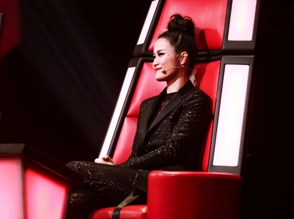 Bị chê mặc xấu ở the voice đông nhi quyết tâm đòi lại công bằng ở asia song festival 2017 - 3