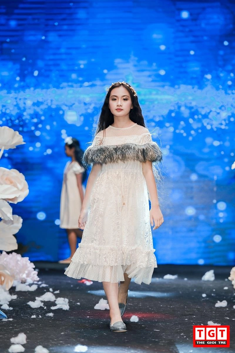 Bộ sưu tập đẹp độc lạ của ntk hà duy trong tuần lễ thời trang trẻ em 2017 - 10