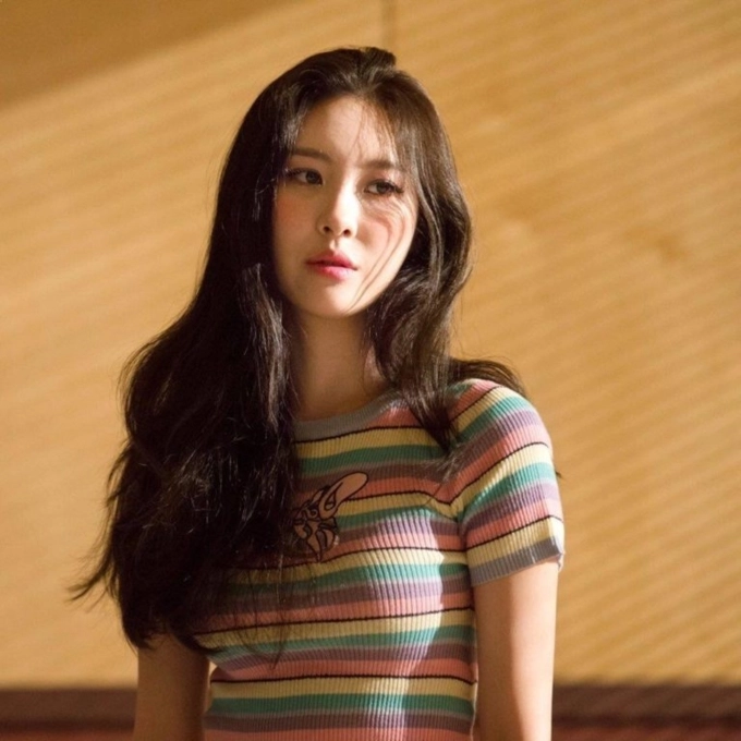 Bóc mác những món hàng hiệu đẹp mê hồn của sunmi trong mv gashina - 1