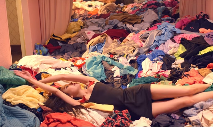 Bóc mác những món hàng hiệu đẹp mê hồn của sunmi trong mv gashina - 3