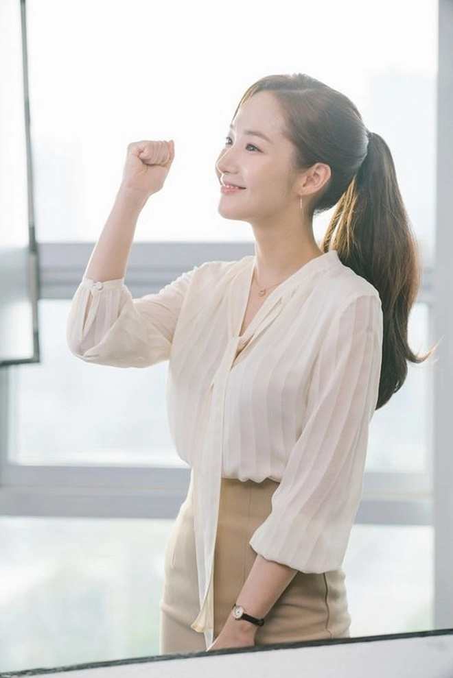 Buộc tóc đuôi ngựa như thư ký kim vừa đơn giản lại duyên dáng - 6