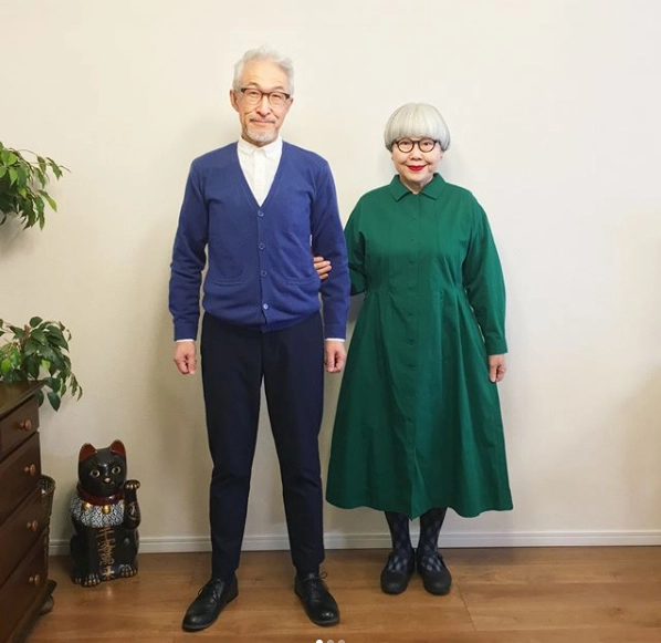 Cặp vợ chồng u70 nhật suốt 37 năm hạnh phúc và style diện đồ đôi khiến giới trẻ kinh ngạc - 1
