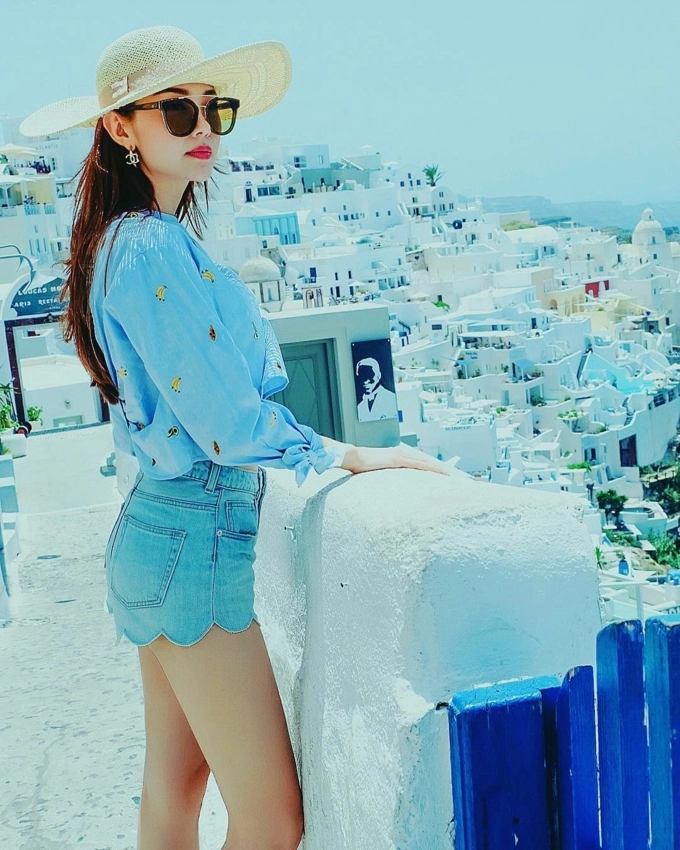 celebicon 177 hè nóng mắt với màn minh hằng khoe chân khánh linh khoe thân chỉ có kỳ duyên là kín đáo đến lạ thường - 1