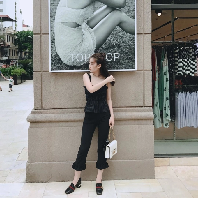 celebicon 177 hè nóng mắt với màn minh hằng khoe chân khánh linh khoe thân chỉ có kỳ duyên là kín đáo đến lạ thường - 11