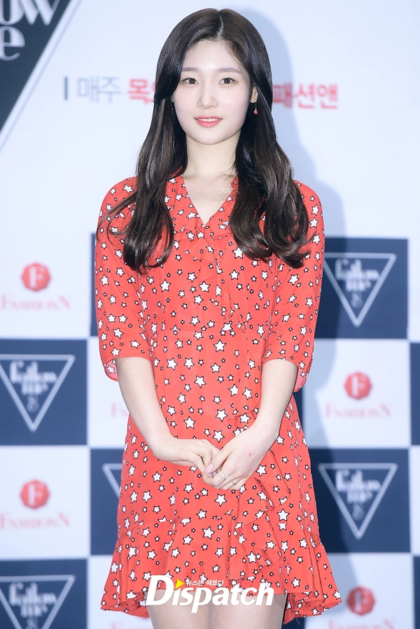 Chae yeon đụng hàng với idol hát sai tiếng anh của twice ai là người mặc đẹp hơn - 4
