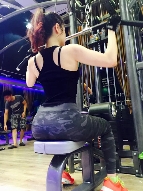 Cô nàng việt nghiện gym cõng chồng 74kg nhẹ như lông hồng - 11