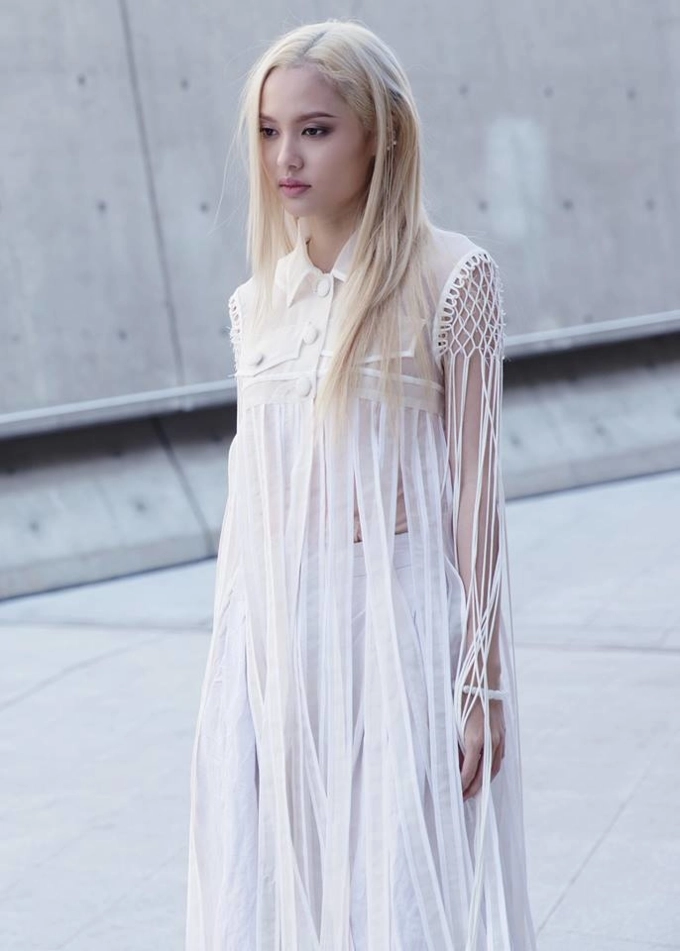 Cùng diện sắc trắng nhưng fung la và bảo trân mang đến 2 thái cực khác nhau tại seoul fashion week - 2
