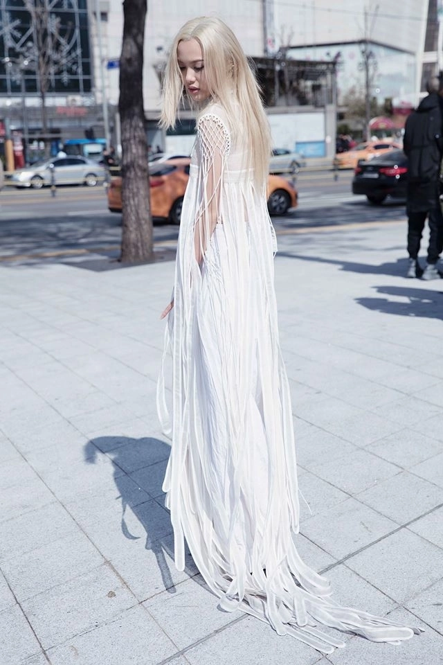 Cùng diện sắc trắng nhưng fung la và bảo trân mang đến 2 thái cực khác nhau tại seoul fashion week - 5