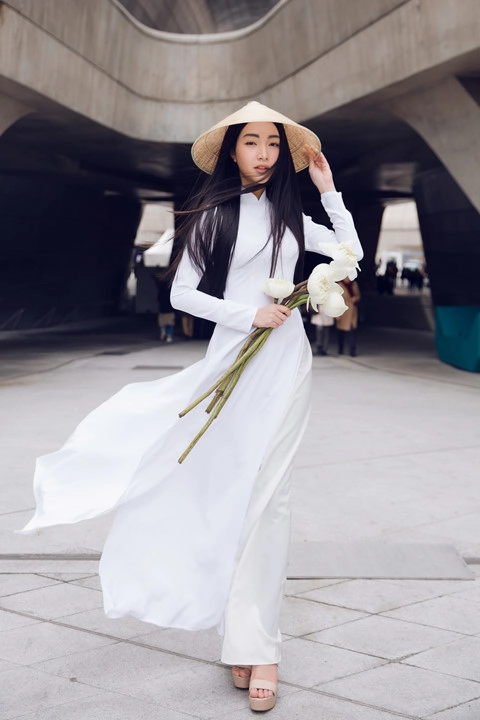 Cùng diện sắc trắng nhưng fung la và bảo trân mang đến 2 thái cực khác nhau tại seoul fashion week - 9