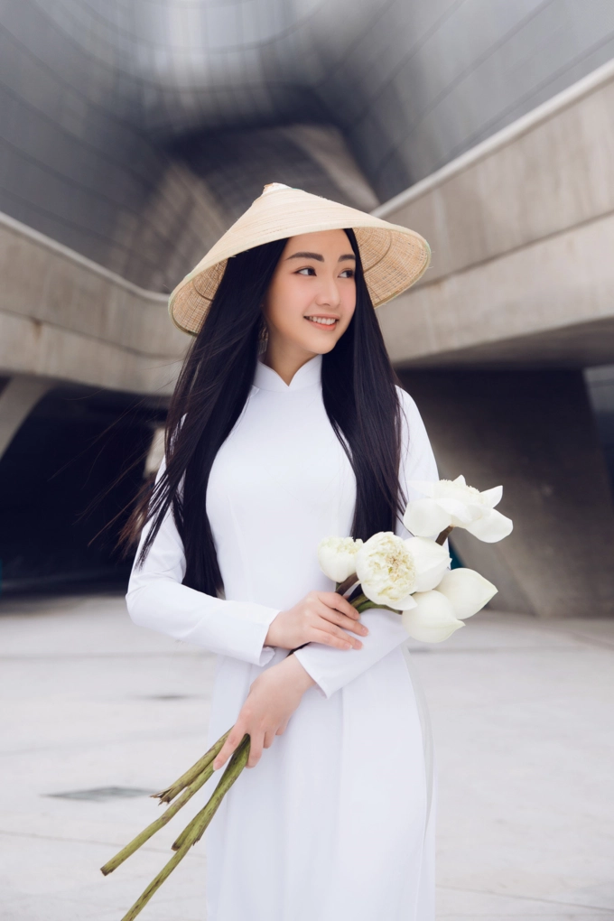 Cùng diện sắc trắng nhưng fung la và bảo trân mang đến 2 thái cực khác nhau tại seoul fashion week - 14
