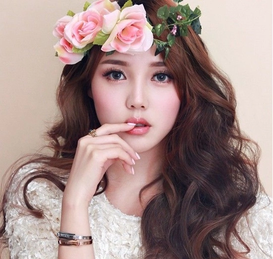 Đẹp và cá tính với tóc xoăn - 6