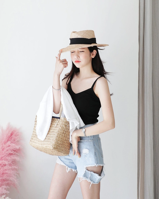 Đi nửa mùa hè rồi liệu bạn đã nhớ hết những hot trend đã và đang gây sốt chưa - 11