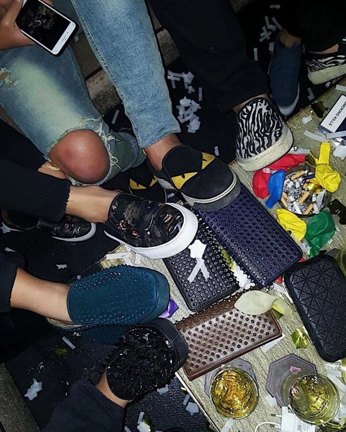 Điểm mặt những món đồ được hội cậu ấm cô chiêu việt khoe nhiều nhất trên instagram - 11
