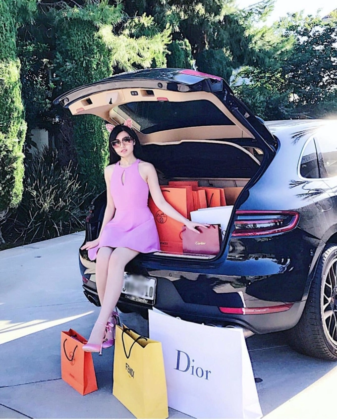 Điểm mặt những món đồ được hội cậu ấm cô chiêu việt khoe nhiều nhất trên instagram - 14
