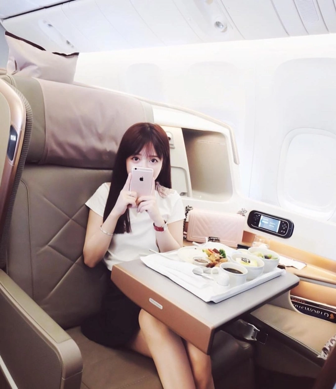 Điểm mặt những món đồ được hội cậu ấm cô chiêu việt khoe nhiều nhất trên instagram - 16