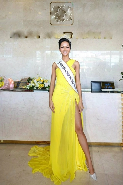 Diện cùng một chiếc đầm nhưng hhen niê huyền my hay hà thu ai mới là nổi nhất - 2