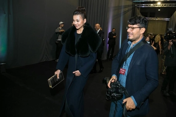 Diện đồ màu tối suốt milan fashion week nhưng thanh hằng vẫn tỏa sáng như thường - 8