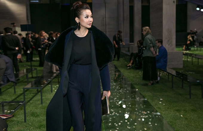 Diện đồ màu tối suốt milan fashion week nhưng thanh hằng vẫn tỏa sáng như thường - 9