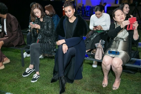 Diện đồ màu tối suốt milan fashion week nhưng thanh hằng vẫn tỏa sáng như thường - 14