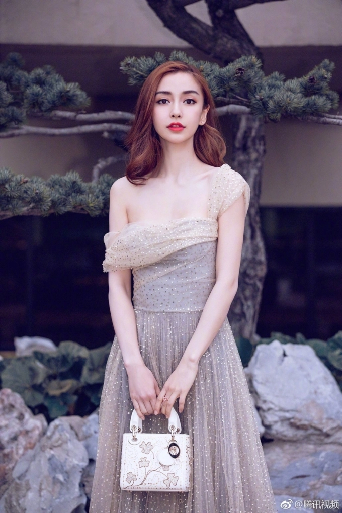 gái một con angelababy đẹp hết phần thiên hạ chiếm toàn bộ spotlight tại sự kiện của dior - 1