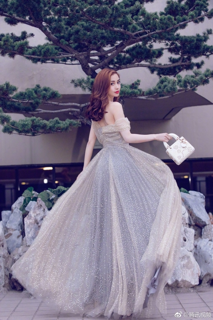 gái một con angelababy đẹp hết phần thiên hạ chiếm toàn bộ spotlight tại sự kiện của dior - 4