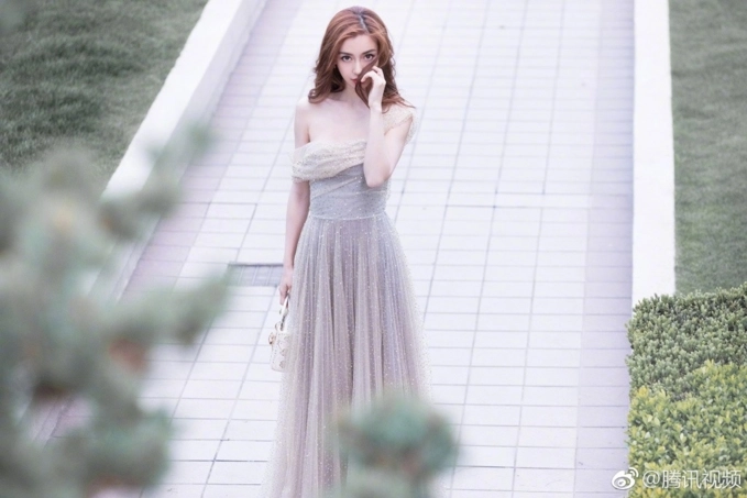 gái một con angelababy đẹp hết phần thiên hạ chiếm toàn bộ spotlight tại sự kiện của dior - 5