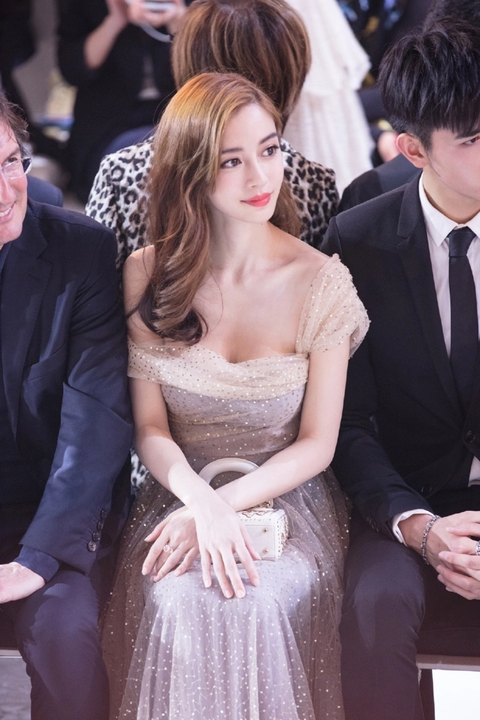 gái một con angelababy đẹp hết phần thiên hạ chiếm toàn bộ spotlight tại sự kiện của dior - 9