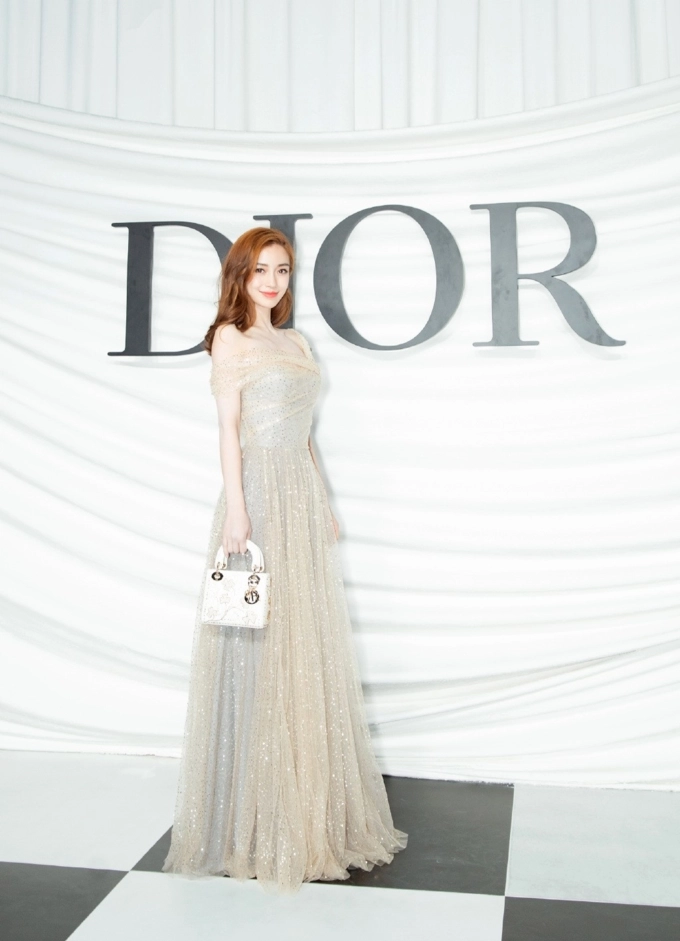 gái một con angelababy đẹp hết phần thiên hạ chiếm toàn bộ spotlight tại sự kiện của dior - 12