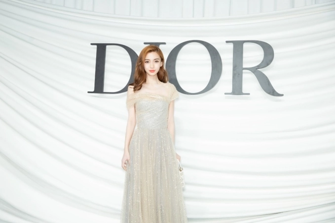 gái một con angelababy đẹp hết phần thiên hạ chiếm toàn bộ spotlight tại sự kiện của dior - 13