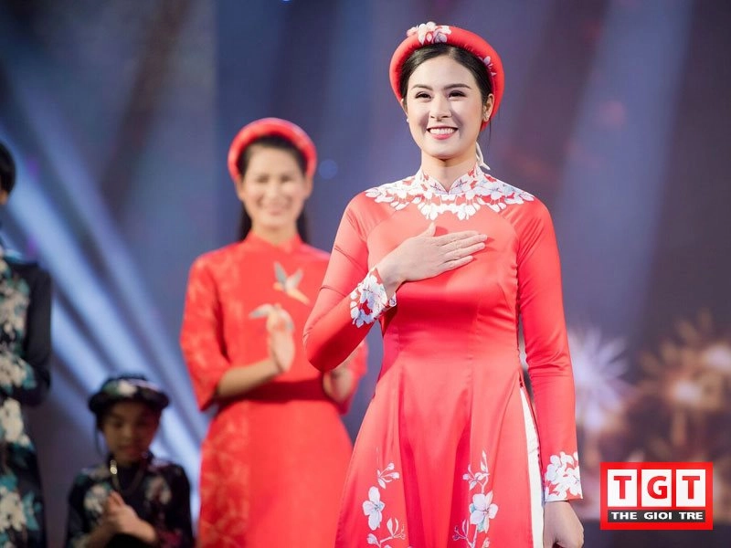 Gia đình mc phan anh diện áo dài ngọc hân catwalk trên sàn diễn thời trang - 6
