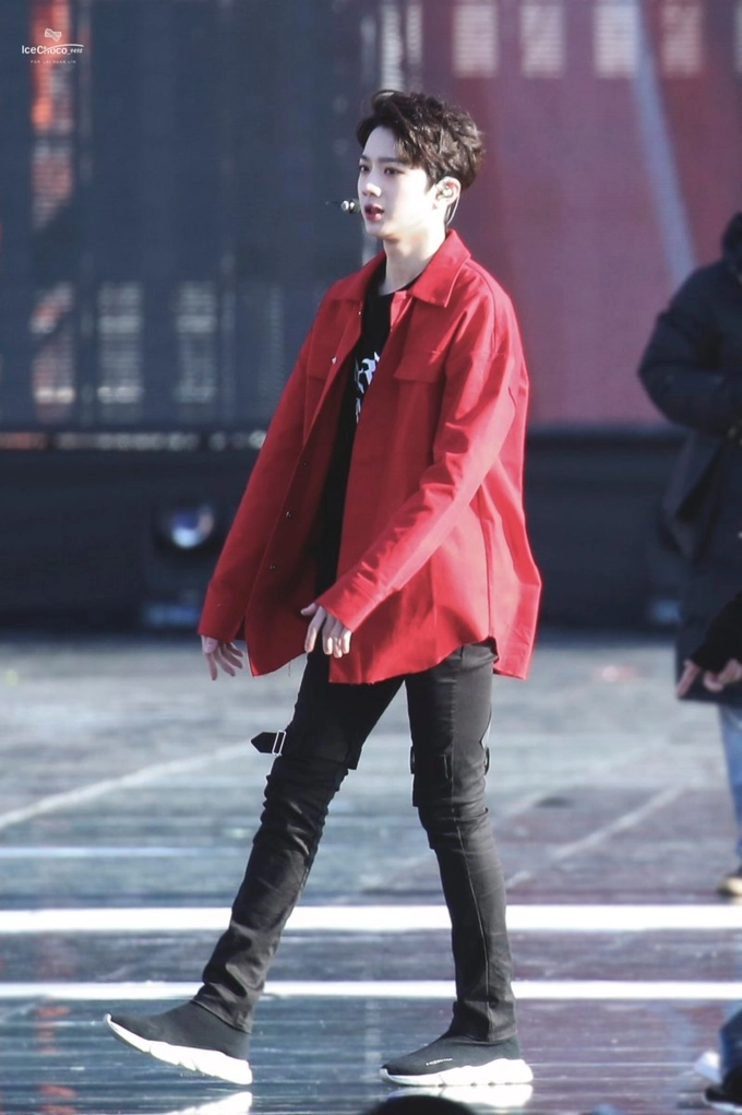 Gu thời trang đáng học hỏi của lai guan lin wanna one - bé út sành điệu nhất của kpop - 6