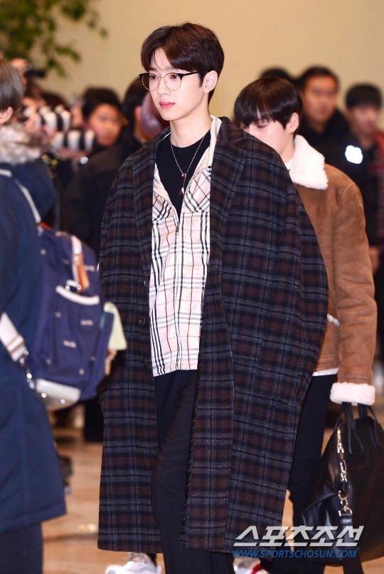 Gu thời trang đáng học hỏi của lai guan lin wanna one - bé út sành điệu nhất của kpop - 9