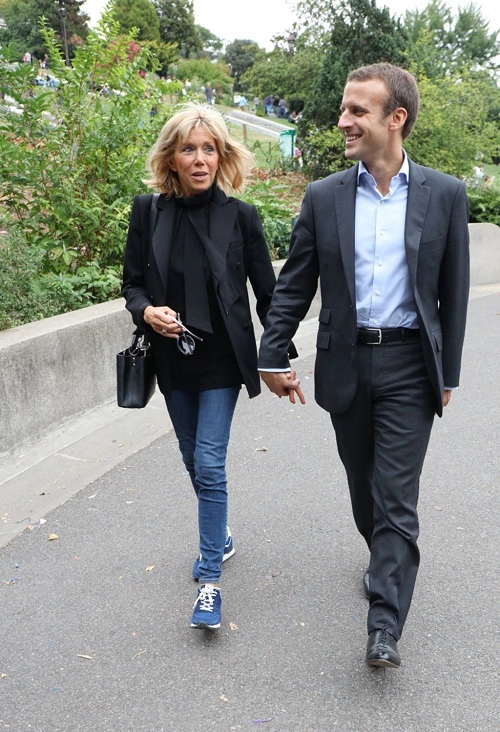 Gu thời trang trẻ trung giúp vợ hơn 24 tuổi tự tin khi sánh đôi cùng tổng thống đắc cử emmanuel macron - 6