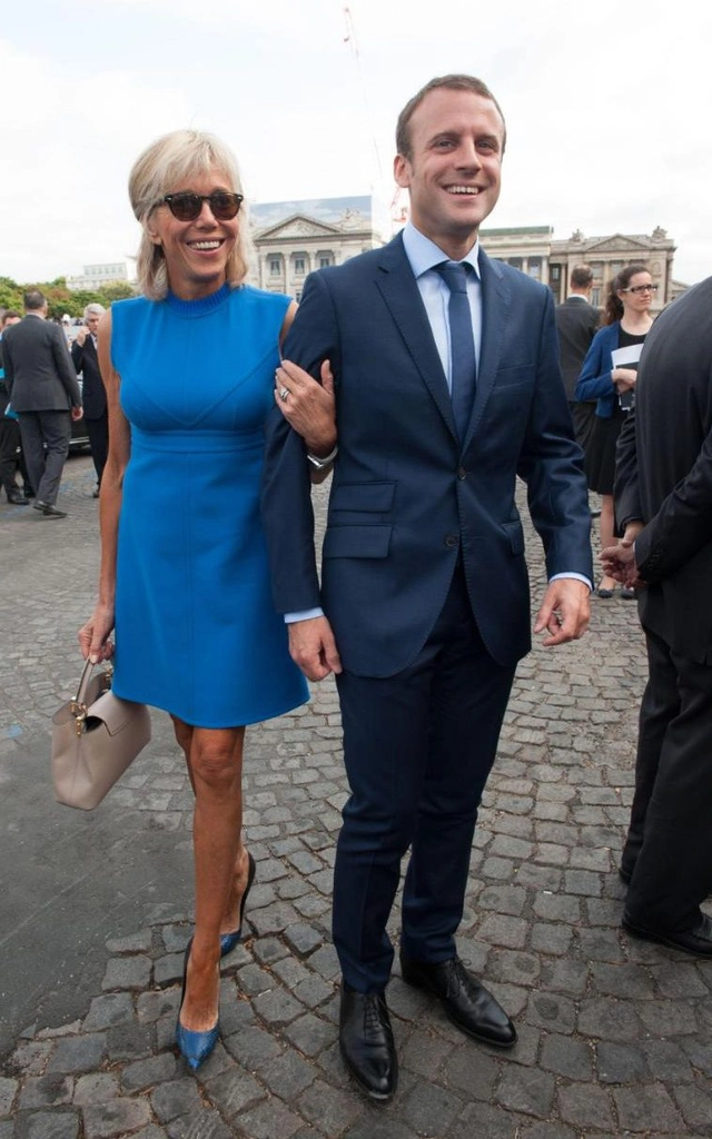 Gu thời trang trẻ trung giúp vợ hơn 24 tuổi tự tin khi sánh đôi cùng tổng thống đắc cử emmanuel macron - 8