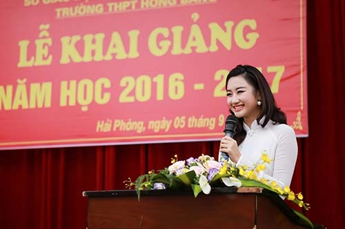 Hoa hậu bản sắc việt thu ngân đẹp tinh khôi về thăm trường cũ - 3