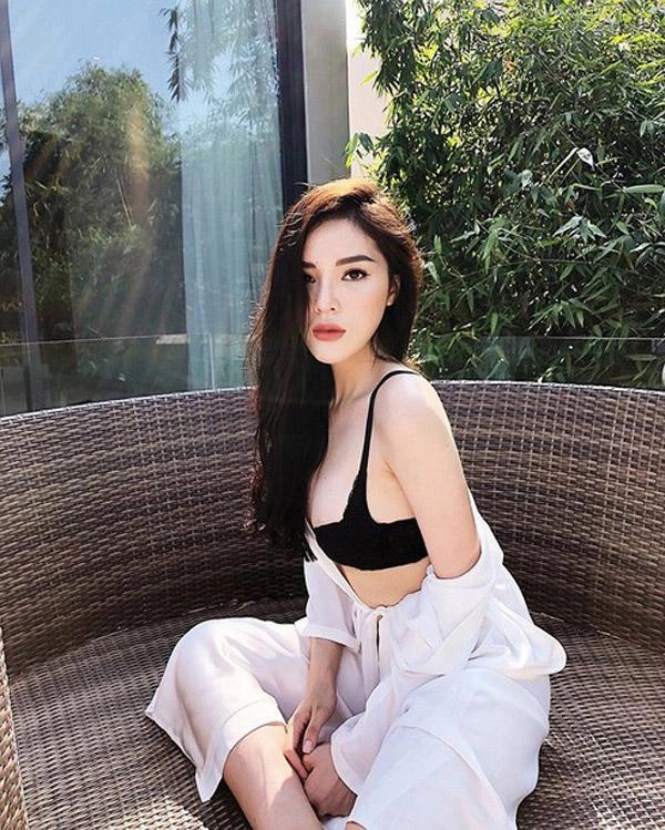 Hoa hậu kỳ duyên diện bikini mỏng manh khoe vòng một đốt mắt người nhìn - 3