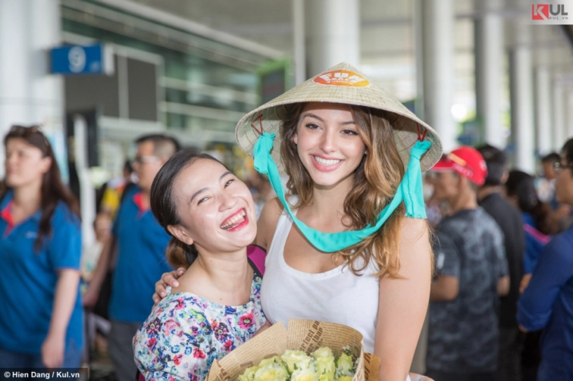 hot girl đẹp nhất instagram celine farach đã đến sài gòn hào hứng chụp ảnh cùng người hâm mộ - 11